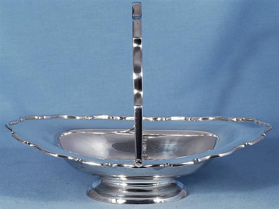 A George V silver fruit basket, by R.F. Mosley & Co, length 304mm, weight 20.3oz/633grms.